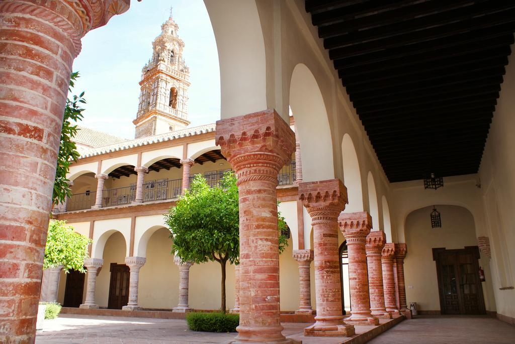 Отель Hospederia Convento De Santa Clara Пальма дел Рио Экстерьер фото