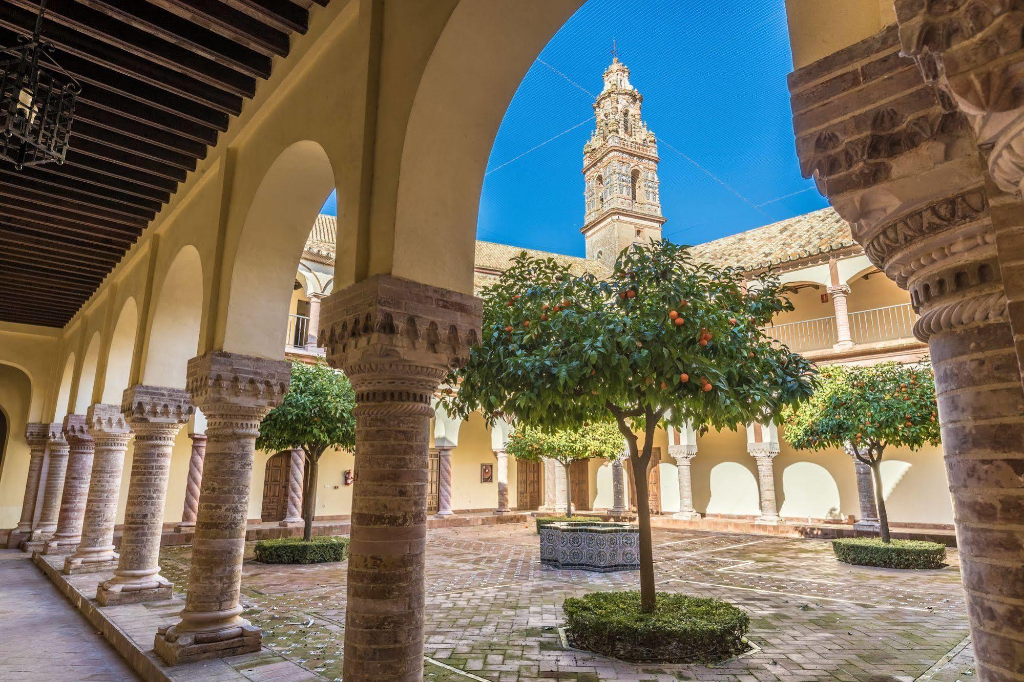 Отель Hospederia Convento De Santa Clara Пальма дел Рио Экстерьер фото