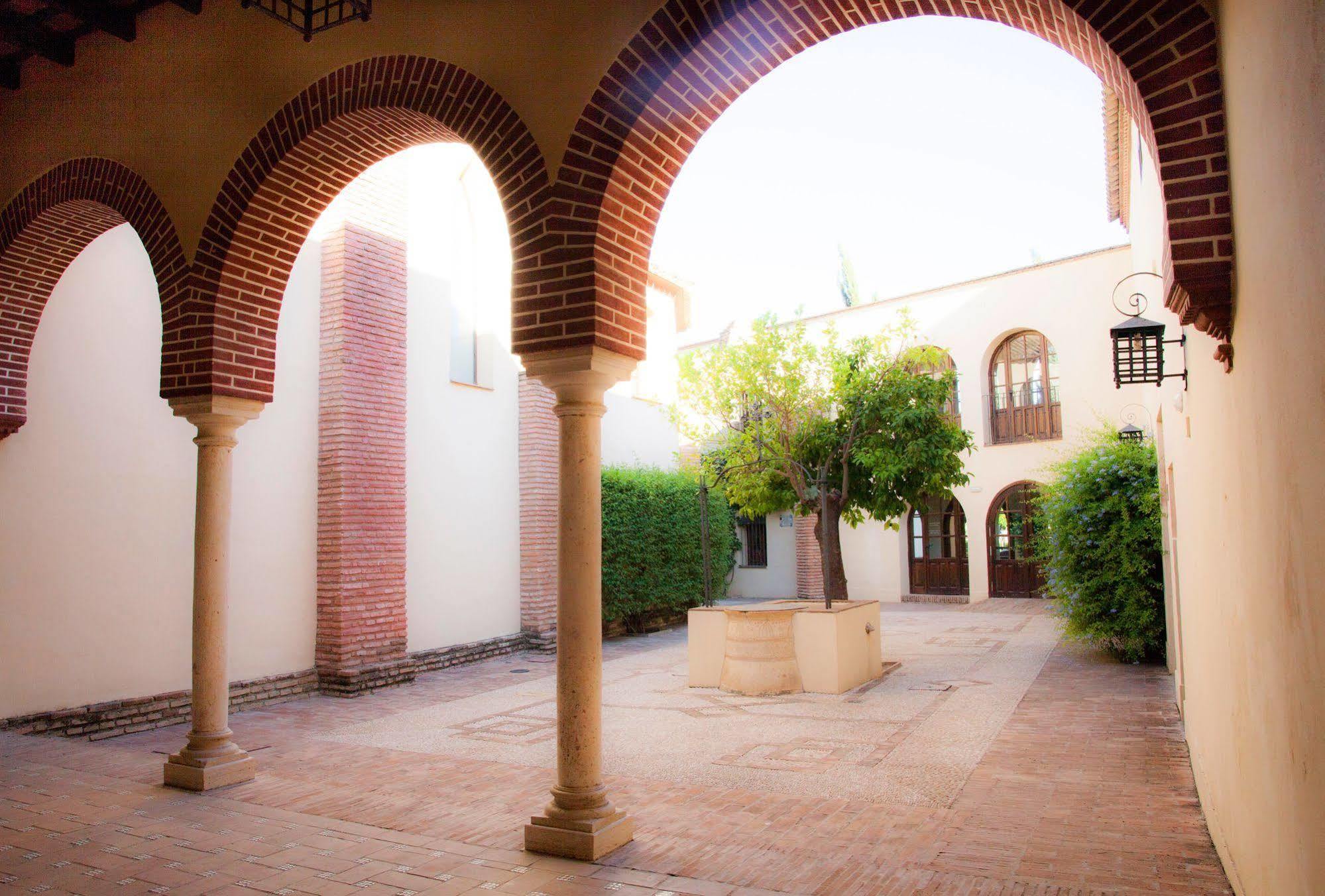 Отель Hospederia Convento De Santa Clara Пальма дел Рио Экстерьер фото